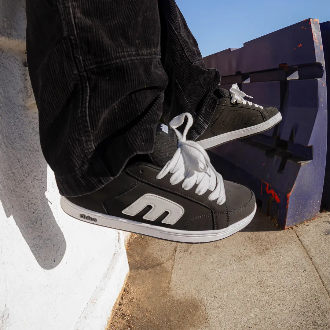 Etnies Black/White Chunky Skate Shoes Kingpin 2K