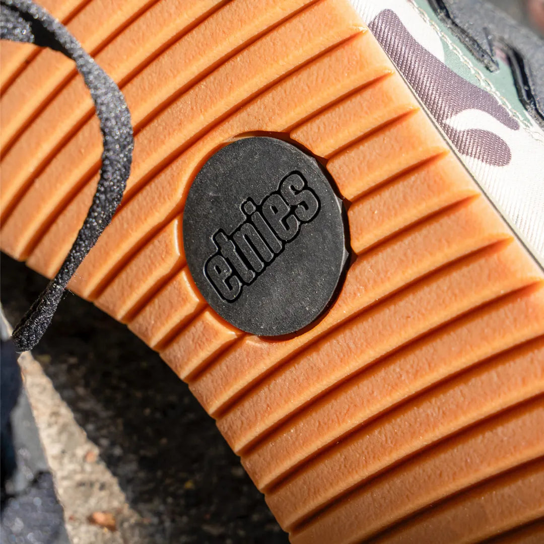 Etnies Black Suede Low-Top Skate Shoes – Locut 2K