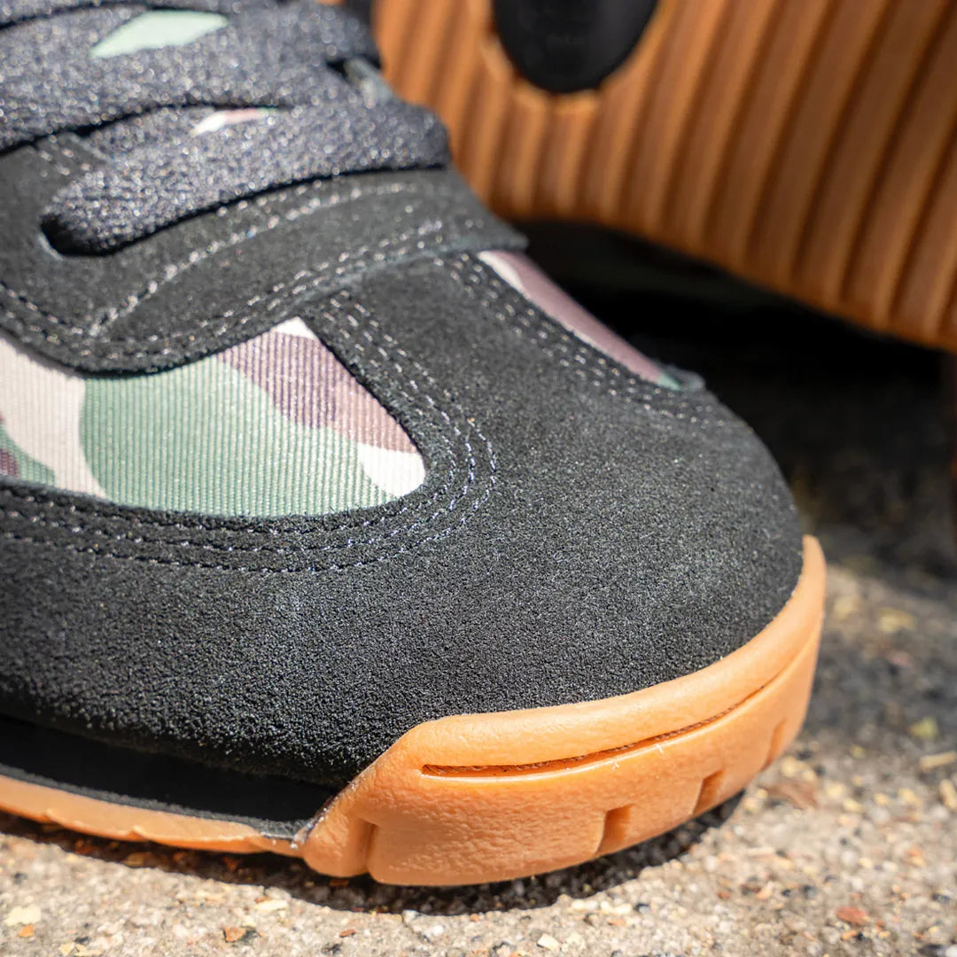Etnies Black Suede Low-Top Skate Shoes – Locut 2K