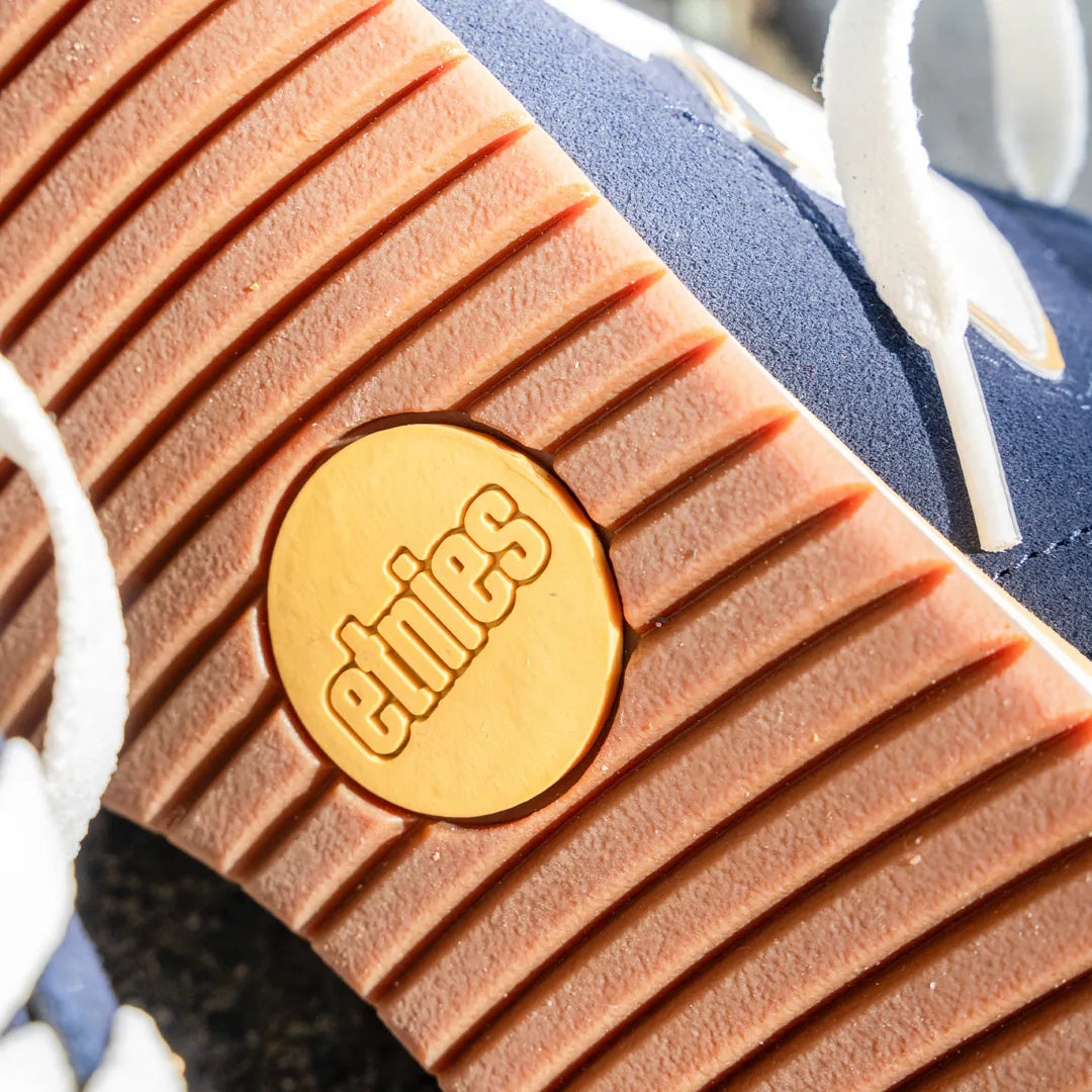 Etnies Navy Suede Low-Top Skate Shoes – Locut 2K
