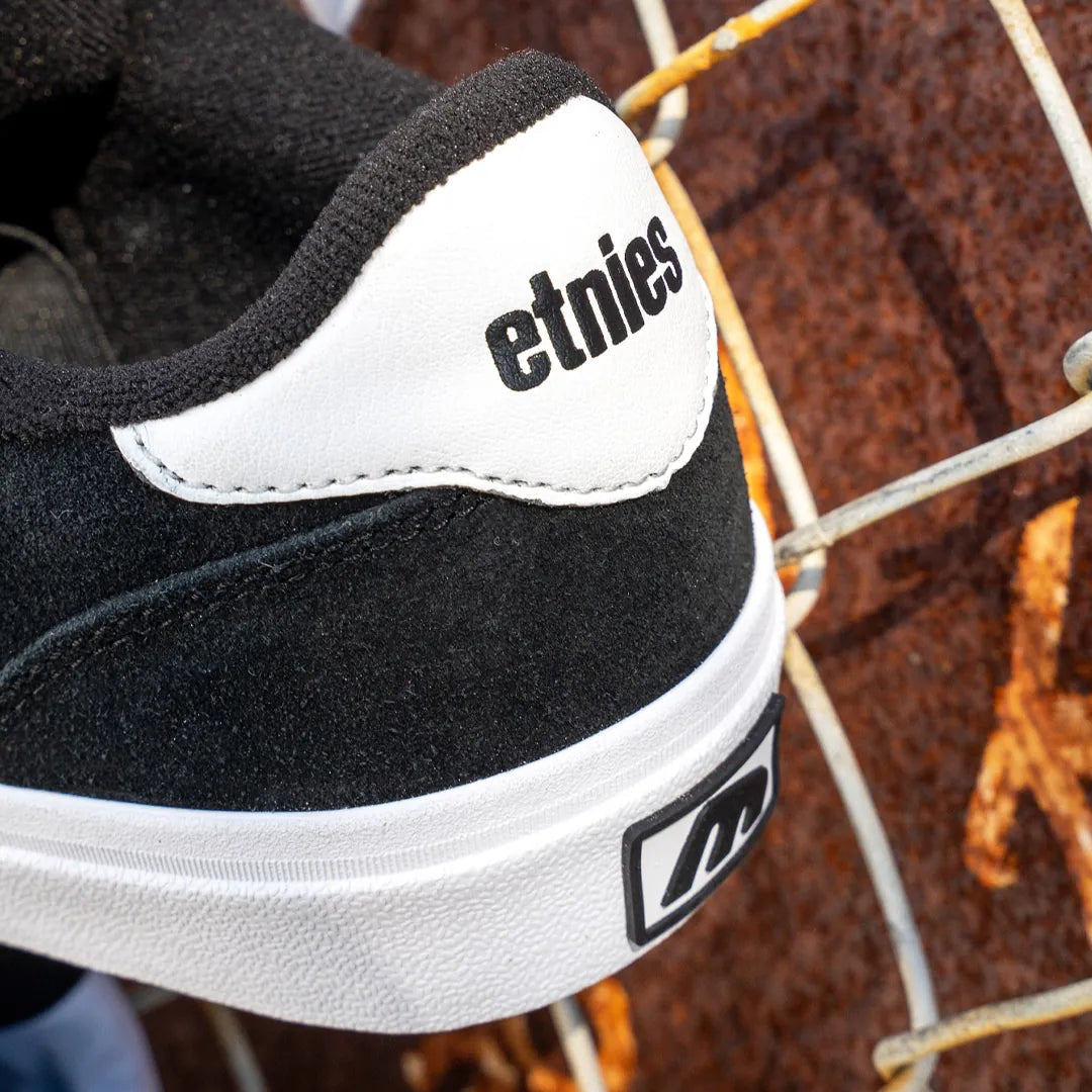 Etnies Black Vulcanized Skate Shoes – Locut Vulc
